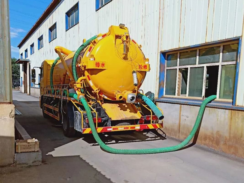 红梅村厂区化粪池清理