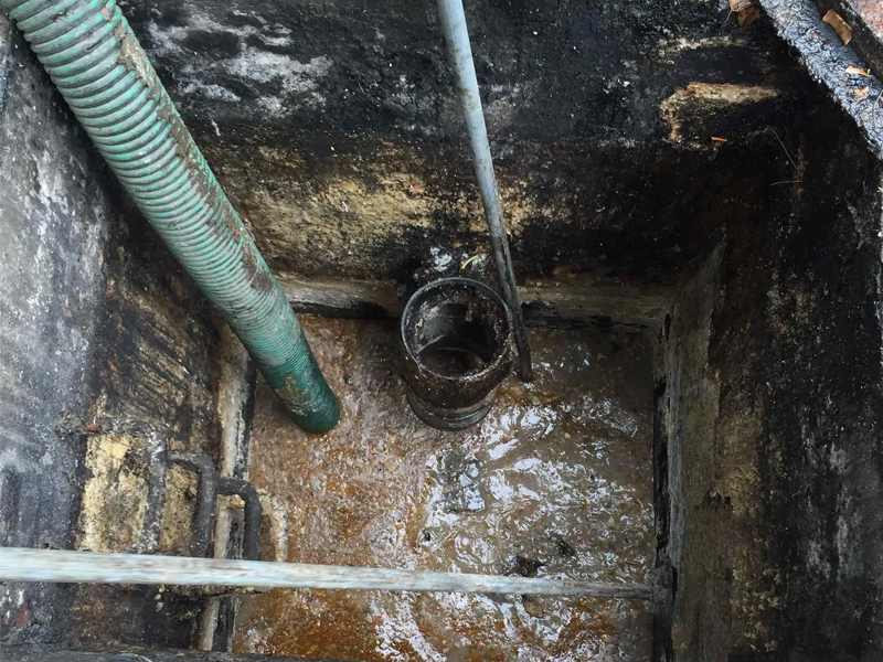 红梅村隔油池清理